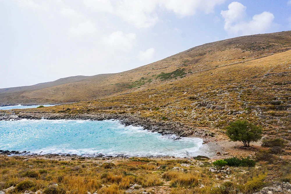 μικροσκοπικές παραλίες Μάνης