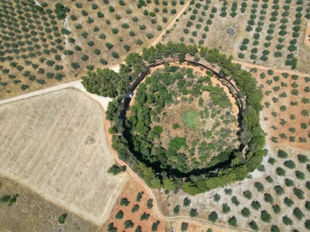 Δίδυμα σπήλαια Αργολίδας