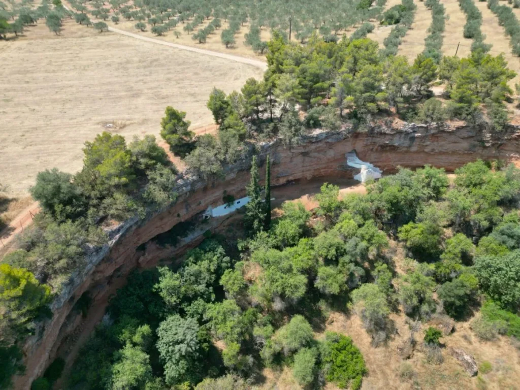 Δίδυμα σπήλαια Αργολίδας