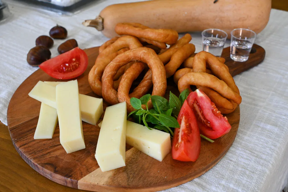 Λεβεντάκης Καρυές παραδοσιακά γλυκά Πάρνωνα