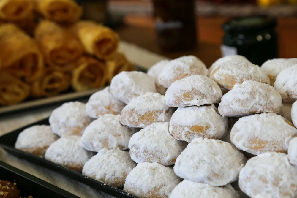 Λεβεντάκης Καρυές παραδοσιακά γλυκά Πάρνωνα