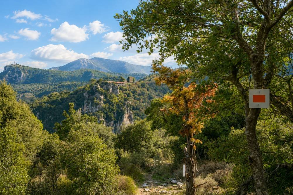 Το Μοναστήρι της Φανερωμένης όπως φαίνεται από το μονοπάτι